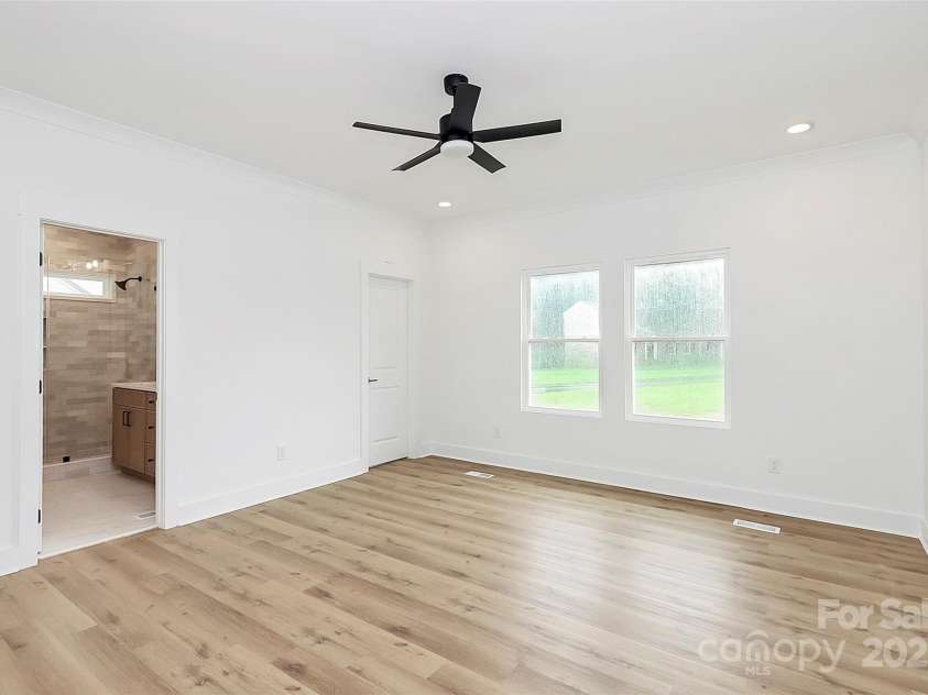 1011 Sandy Court, Gastonia, NC 28056.  MLS# CAR4270350, YatesRealty ID 13391. 