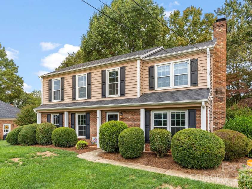3710 Gardner Park Drive, Gastonia, NC 28054.  MLS# CAR4301597, YatesRealty ID 13391. 