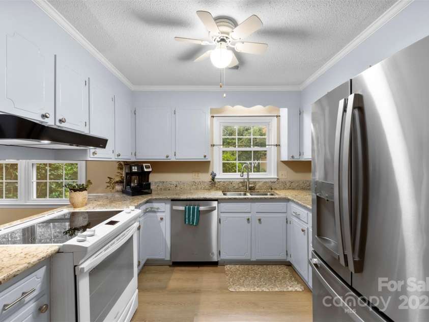 3710 Gardner Park Drive, Gastonia, NC 28054.  MLS# CAR4301597, YatesRealty ID 13391. 