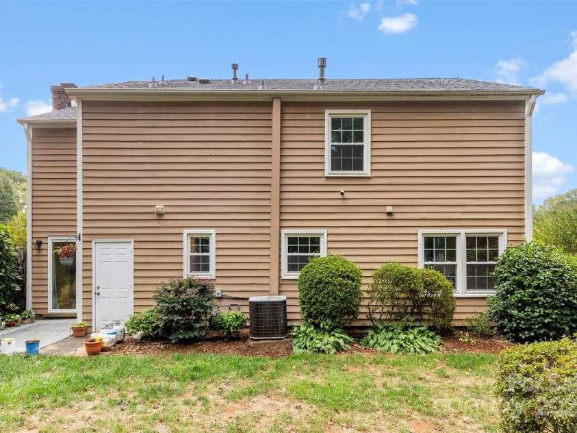 3710 Gardner Park Drive, Gastonia, NC 28054.  MLS# CAR4301597, YatesRealty ID 13391. 