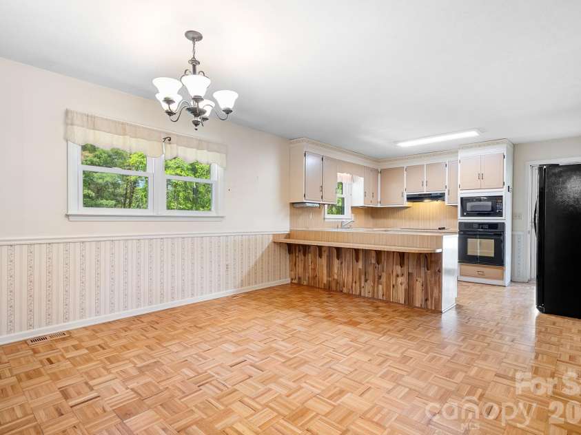 5343 Cannon Drive, Granite Falls, NC 28630.  MLS# CAR4366225, YatesRealty ID 13393. Dining area
