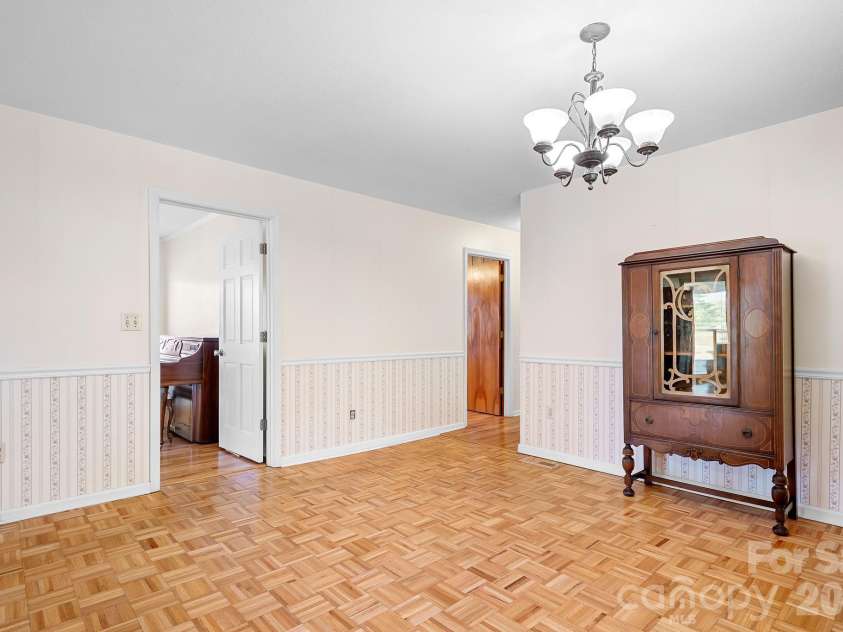 5343 Cannon Drive, Granite Falls, NC 28630.  MLS# CAR4366225, YatesRealty ID 13393. Dining area