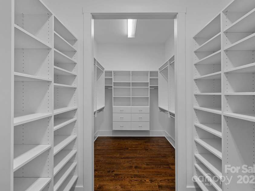 911 Naples Drive, Davidson, NC 28036.  MLS# CAR4245837, YatesRealty ID 13393. 