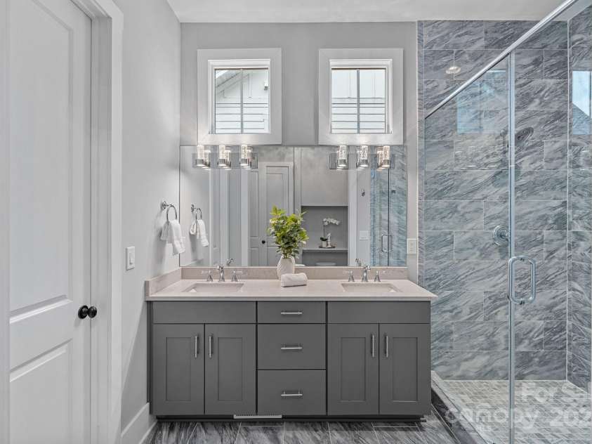 911 Naples Drive, Davidson, NC 28036.  MLS# CAR4245837, YatesRealty ID 13393. 