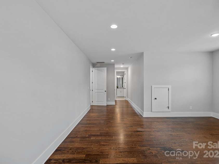 911 Naples Drive, Davidson, NC 28036.  MLS# CAR4245837, YatesRealty ID 13393. 