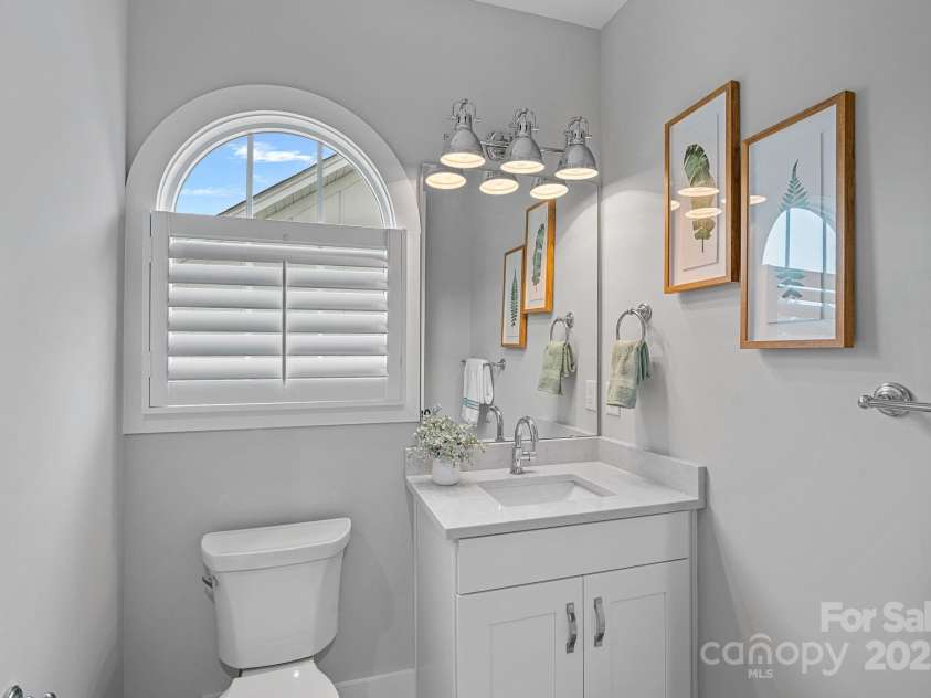 911 Naples Drive, Davidson, NC 28036.  MLS# CAR4245837, YatesRealty ID 13393. 