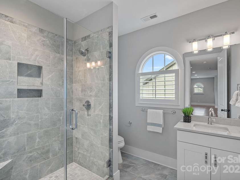 911 Naples Drive, Davidson, NC 28036.  MLS# CAR4245837, YatesRealty ID 13393. 