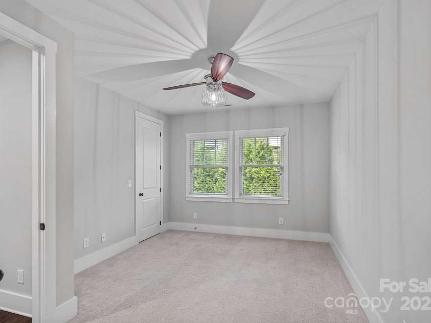 911 Naples Drive, Davidson, NC 28036.  MLS# CAR4245837, YatesRealty ID 13393. 