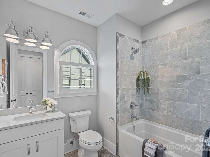 911 Naples Drive, Davidson, NC 28036.  MLS# CAR4245837, YatesRealty ID 13393. 