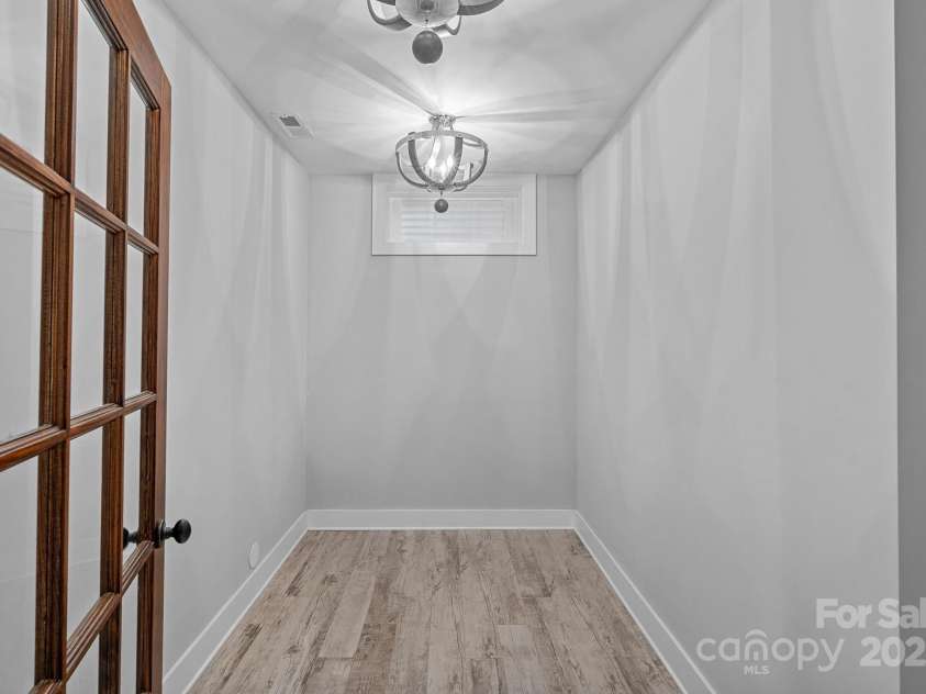 911 Naples Drive, Davidson, NC 28036.  MLS# CAR4245837, YatesRealty ID 13393. 