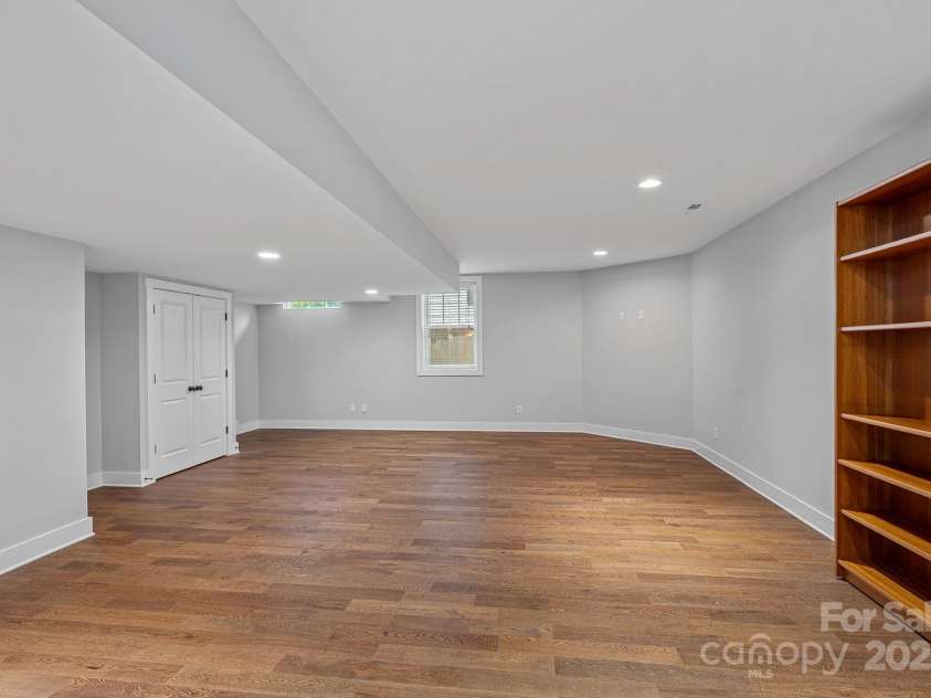 911 Naples Drive, Davidson, NC 28036.  MLS# CAR4245837, YatesRealty ID 13393. 