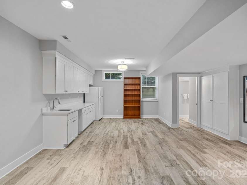 911 Naples Drive, Davidson, NC 28036.  MLS# CAR4245837, YatesRealty ID 13393. 