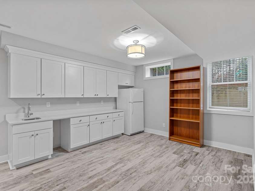 911 Naples Drive, Davidson, NC 28036.  MLS# CAR4245837, YatesRealty ID 13393. 