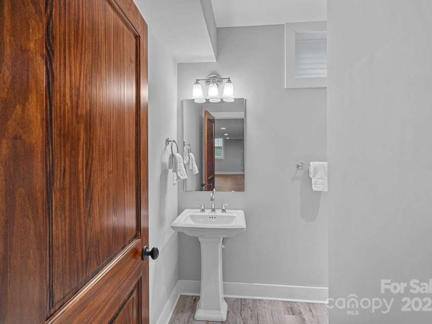 911 Naples Drive, Davidson, NC 28036.  MLS# CAR4245837, YatesRealty ID 13393. 