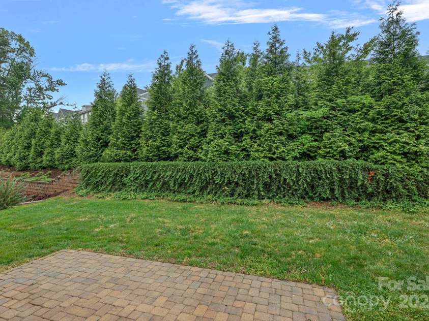 911 Naples Drive, Davidson, NC 28036.  MLS# CAR4245837, YatesRealty ID 13393. 