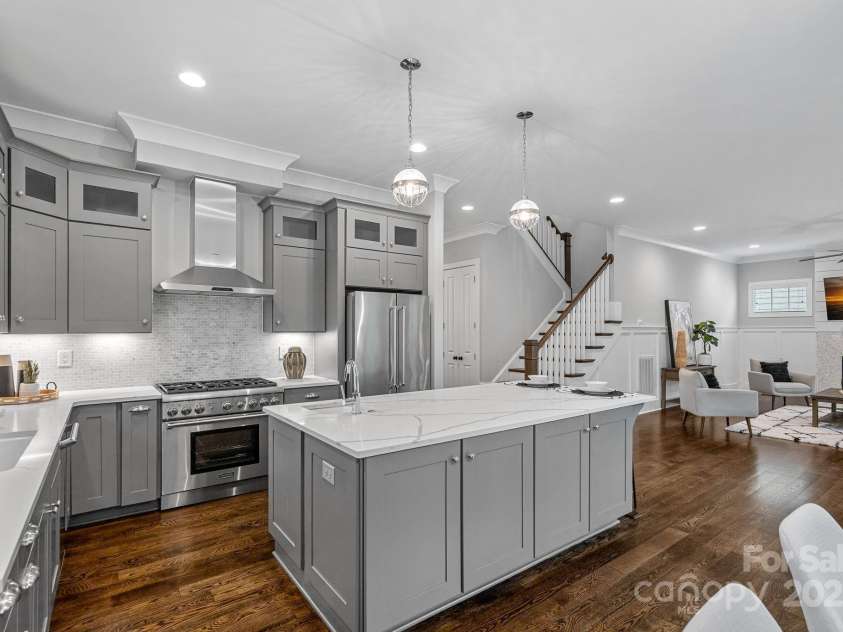 911 Naples Drive, Davidson, NC 28036.  MLS# CAR4245837, YatesRealty ID 13393. 