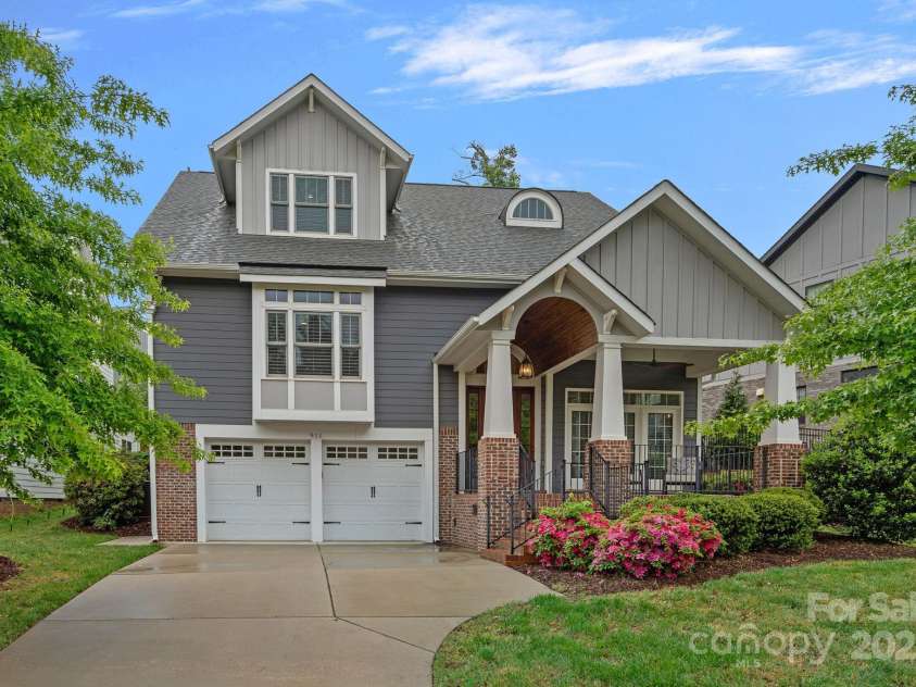 911 Naples Drive, Davidson, NC 28036.  MLS# CAR4245837, YatesRealty ID 13393. 