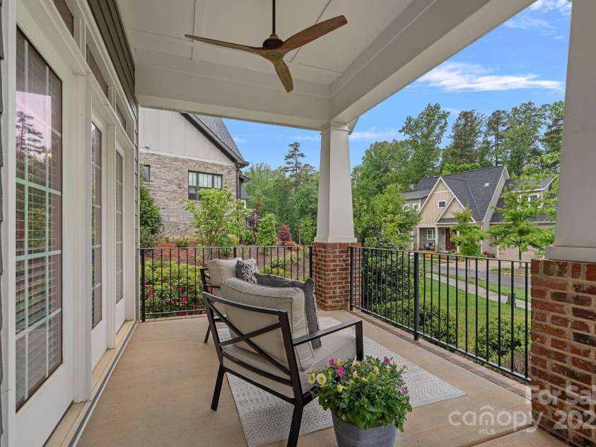 911 Naples Drive, Davidson, NC 28036.  MLS# CAR4245837, YatesRealty ID 13393. 