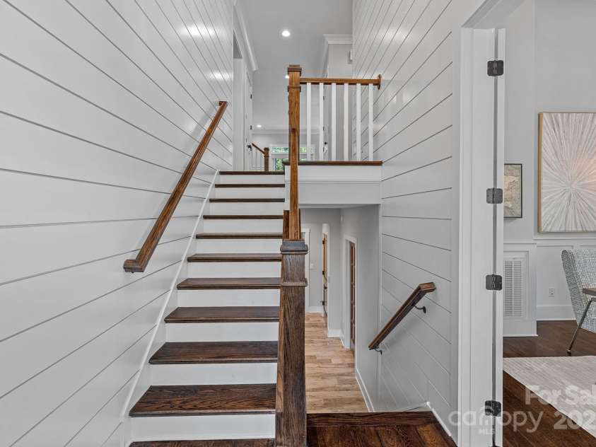 911 Naples Drive, Davidson, NC 28036.  MLS# CAR4245837, YatesRealty ID 13393. 