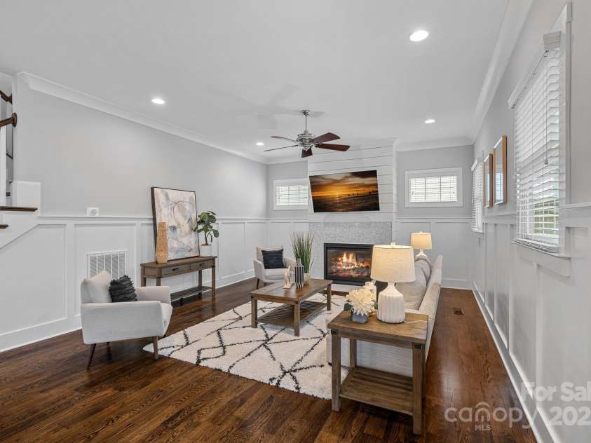 911 Naples Drive, Davidson, NC 28036.  MLS# CAR4245837, YatesRealty ID 13393. 