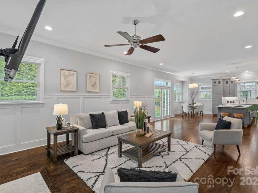 911 Naples Drive, Davidson, NC 28036.  MLS# CAR4245837, YatesRealty ID 13393. 