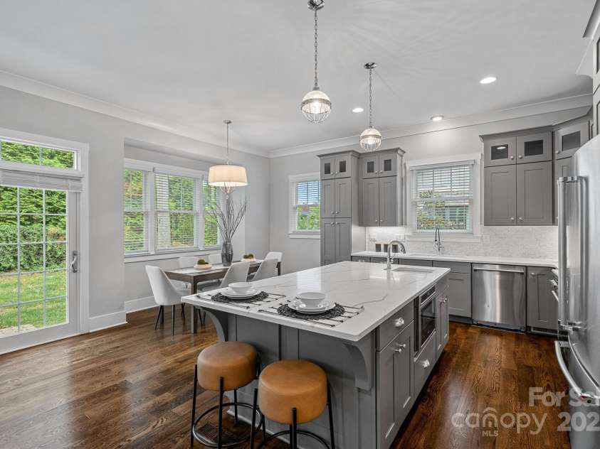 911 Naples Drive, Davidson, NC 28036.  MLS# CAR4245837, YatesRealty ID 13393. 