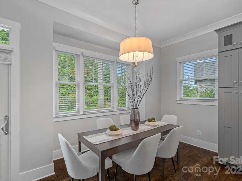 911 Naples Drive, Davidson, NC 28036.  MLS# CAR4245837, YatesRealty ID 13393. 