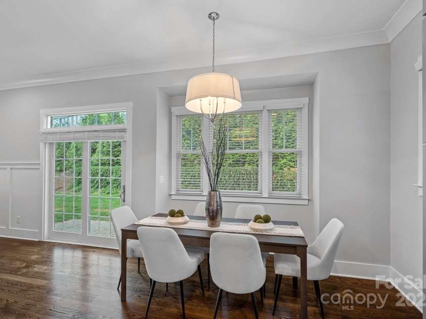 911 Naples Drive, Davidson, NC 28036.  MLS# CAR4245837, YatesRealty ID 13393. 