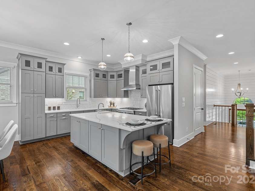 911 Naples Drive, Davidson, NC 28036.  MLS# CAR4245837, YatesRealty ID 13393. 