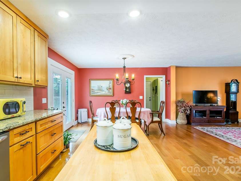 25 Willow Brook Drive, Asheville, NC 28806.  MLS# CAR4259822, YatesRealty ID 13394. 