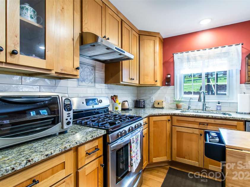 25 Willow Brook Drive, Asheville, NC 28806.  MLS# CAR4259822, YatesRealty ID 13394. 