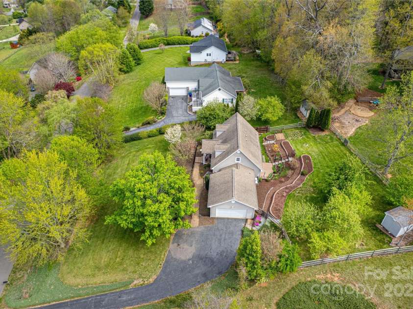 25 Willow Brook Drive, Asheville, NC 28806.  MLS# CAR4259822, YatesRealty ID 13394. 