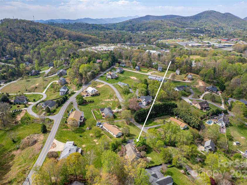 25 Willow Brook Drive, Asheville, NC 28806.  MLS# CAR4259822, YatesRealty ID 13394. 