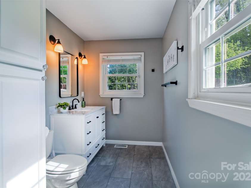 25 Willow Brook Drive, Asheville, NC 28806.  MLS# CAR4259822, YatesRealty ID 13394. 