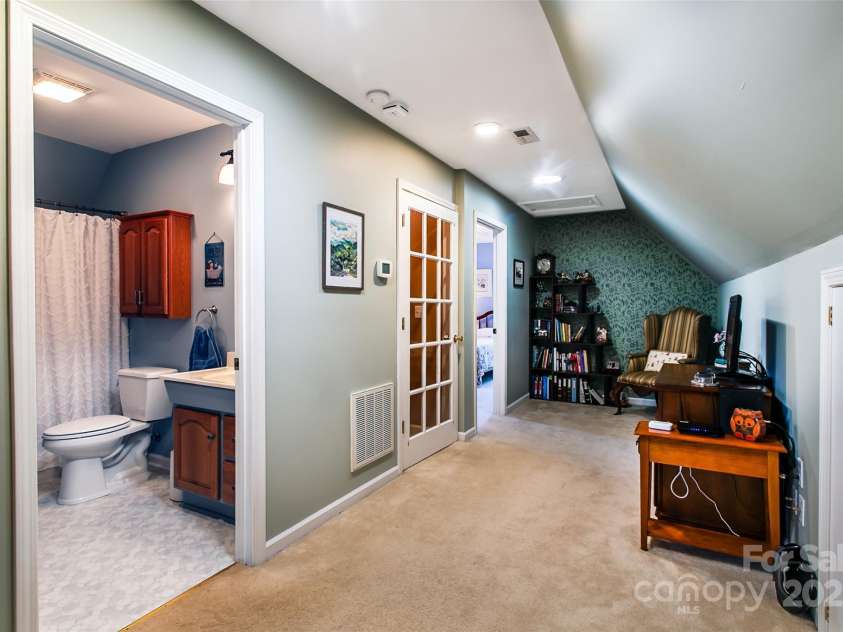 25 Willow Brook Drive, Asheville, NC 28806.  MLS# CAR4259822, YatesRealty ID 13394. 