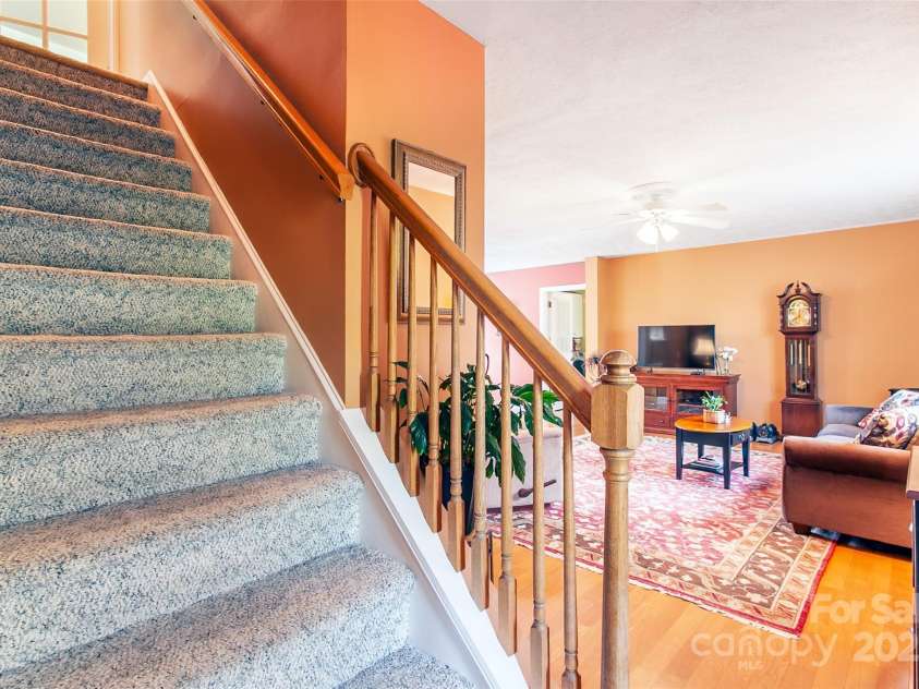 25 Willow Brook Drive, Asheville, NC 28806.  MLS# CAR4259822, YatesRealty ID 13394. 