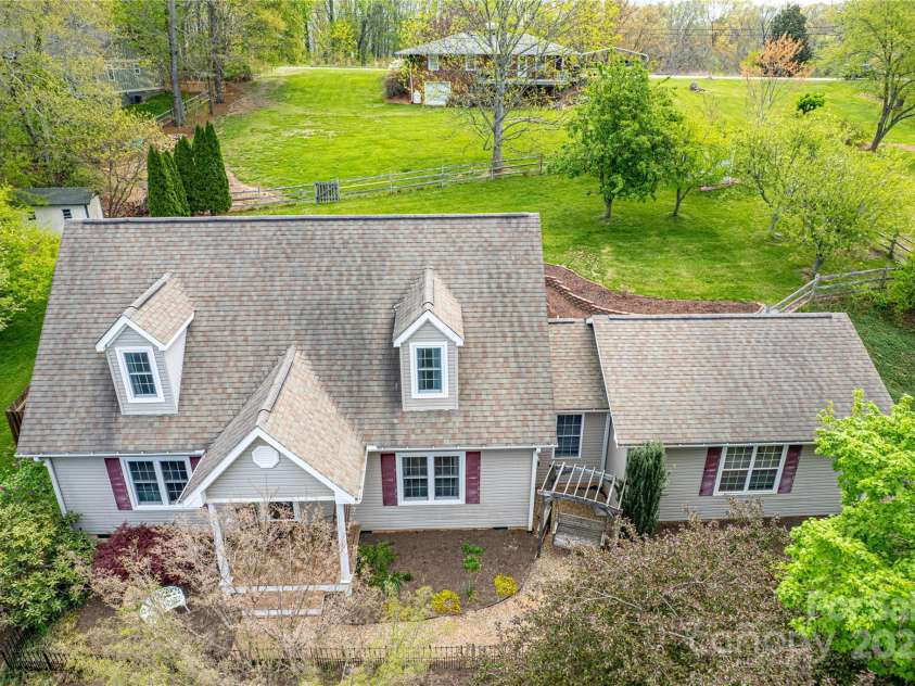 25 Willow Brook Drive, Asheville, NC 28806.  MLS# CAR4259822, YatesRealty ID 13394. 