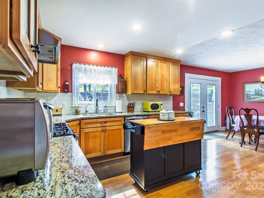 25 Willow Brook Drive, Asheville, NC 28806.  MLS# CAR4259822, YatesRealty ID 13394. 