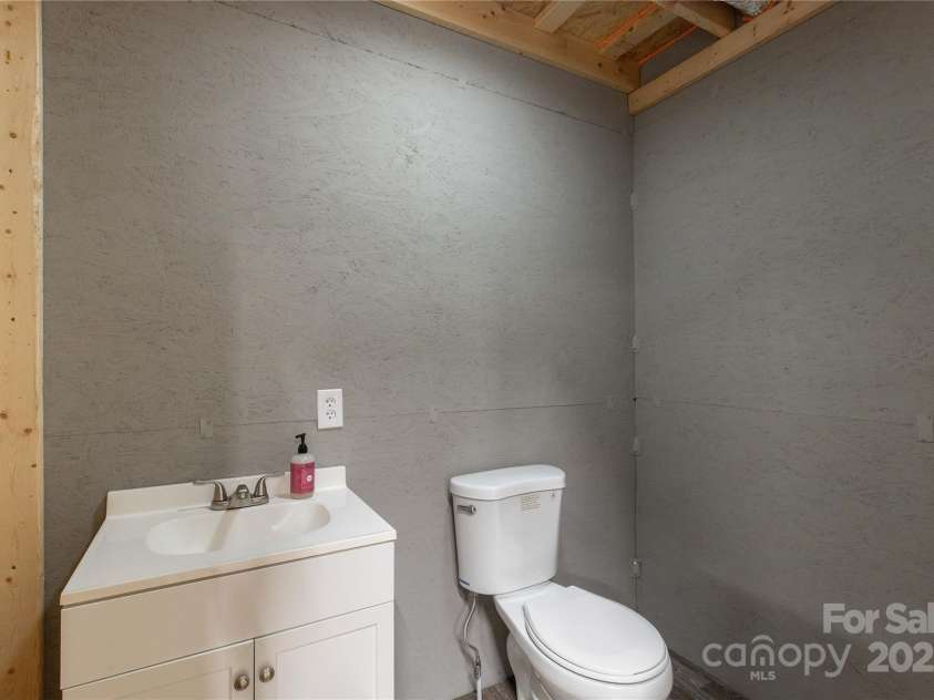 1560 Springlake Road, York, SC 29745.  MLS# CAR4255392, YatesRealty ID 13395. 