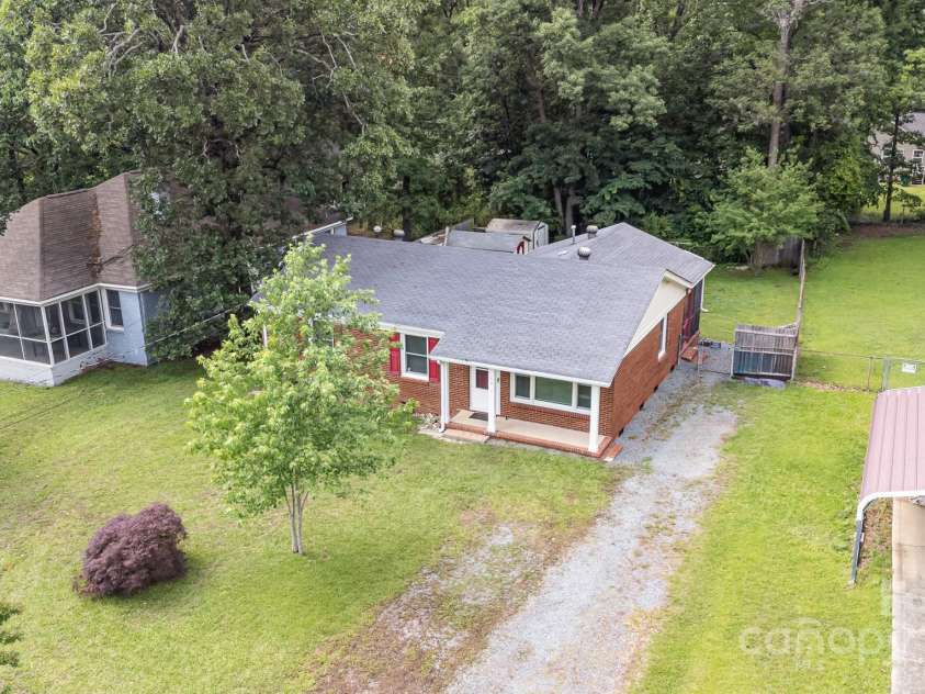 4915 Galax Drive, Charlotte, NC 28213.  MLS# CAR4258374, YatesRealty ID 13396. 