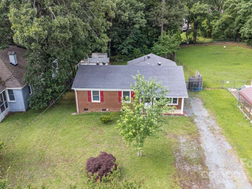 4915 Galax Drive, Charlotte, NC 28213.  MLS# CAR4258374, YatesRealty ID 13396. 