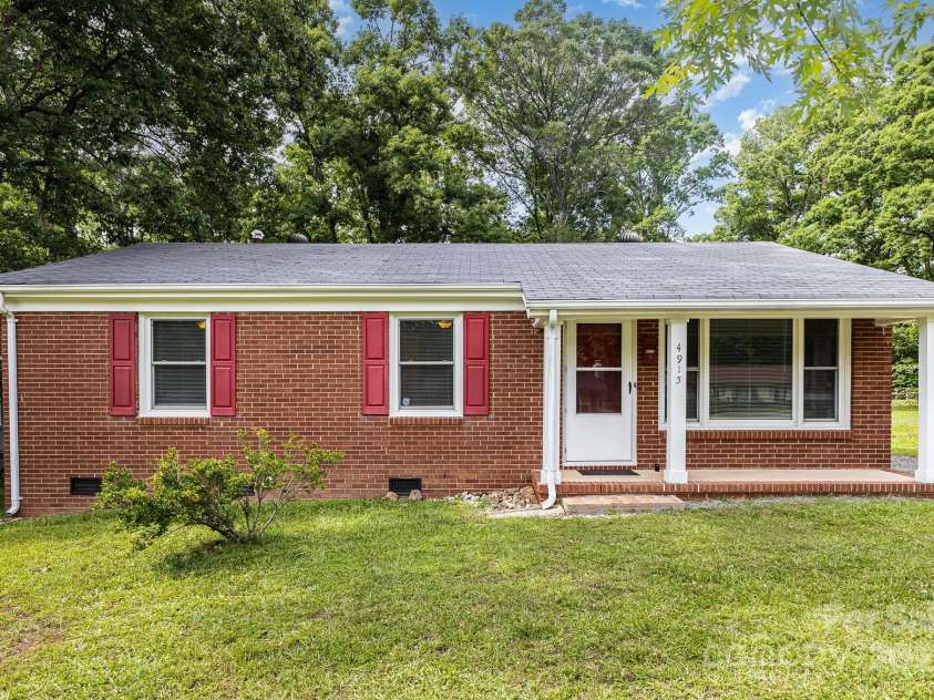 4915 Galax Drive, Charlotte, NC 28213.  MLS# CAR4258374, YatesRealty ID 13396. 