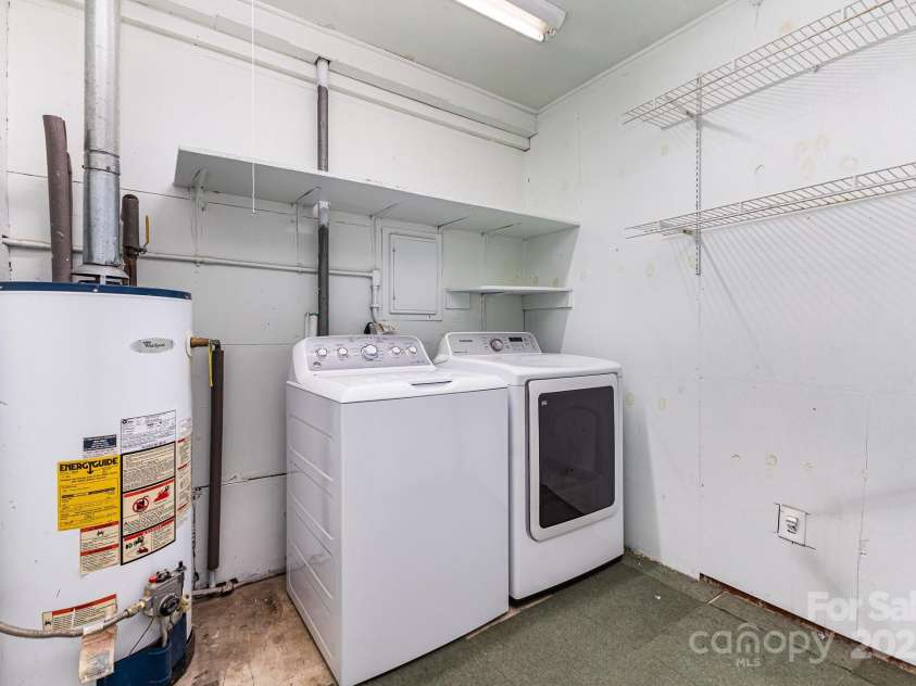 4915 Galax Drive, Charlotte, NC 28213.  MLS# CAR4258374, YatesRealty ID 13396. 