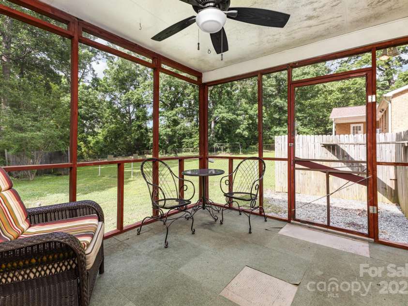 4915 Galax Drive, Charlotte, NC 28213.  MLS# CAR4258374, YatesRealty ID 13396. 