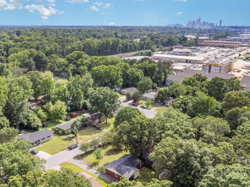 4915 Galax Drive, Charlotte, NC 28213.  MLS# CAR4258374, YatesRealty ID 13396. 