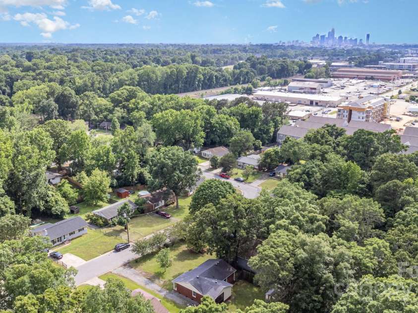 4915 Galax Drive, Charlotte, NC 28213.  MLS# CAR4258374, YatesRealty ID 13396. 