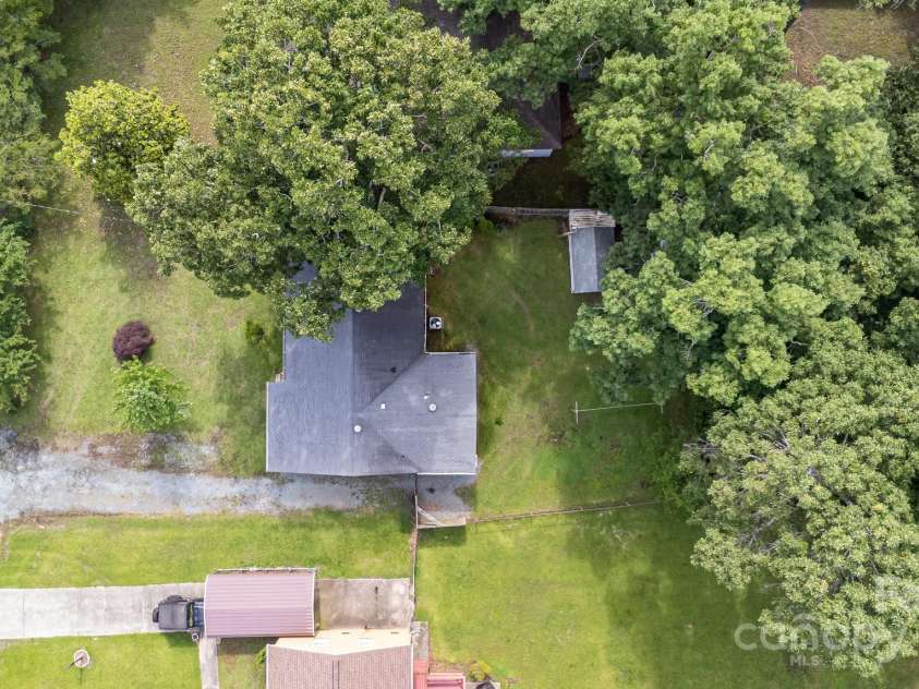4915 Galax Drive, Charlotte, NC 28213.  MLS# CAR4258374, YatesRealty ID 13396. 