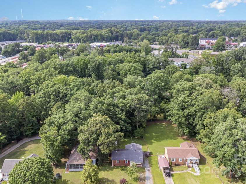 4915 Galax Drive, Charlotte, NC 28213.  MLS# CAR4258374, YatesRealty ID 13396. 