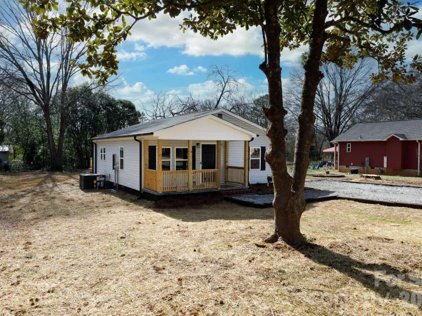 22 Center Street, York, SC 29745.  MLS# CAR4344752, YatesRealty ID 13397. 