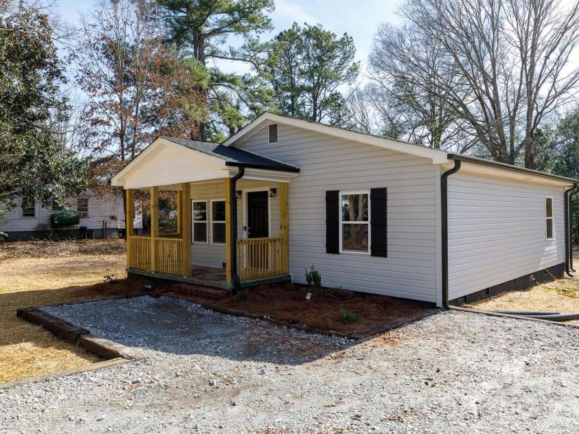 22 Center Street, York, SC 29745.  MLS# CAR4344752, YatesRealty ID 13397. 